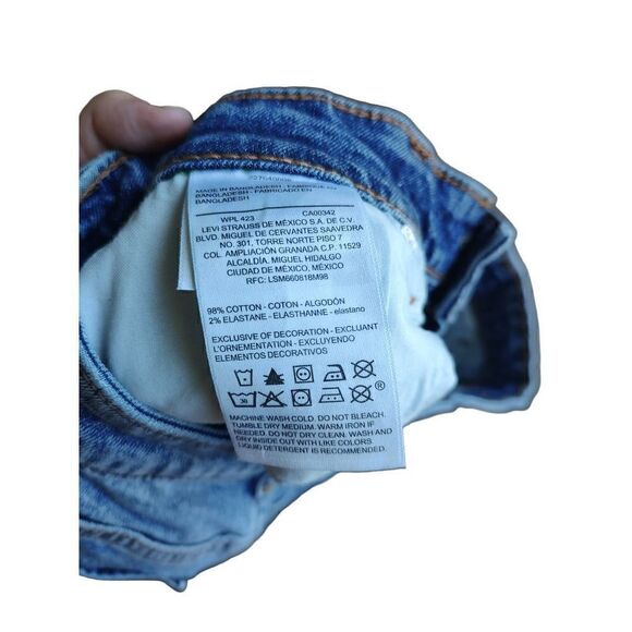 Levi's Denizen Women's Size 4 Medium Wash Denim Shorts Cotton Distressed - Picture 4 of 4